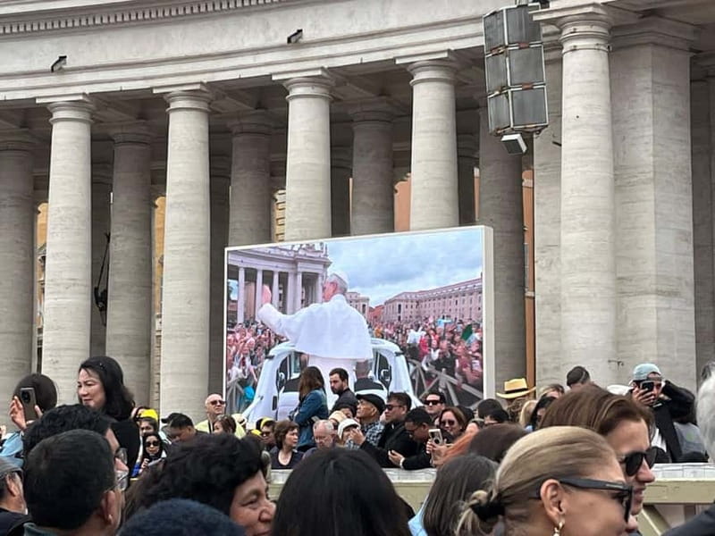 Rome: Audience Pope Leo XIV with Guided Tour - St. Peters Square, Explained in Plain Sight