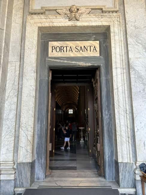 (Rome) Audio Guided Tour of the Basilica of Santa Maria Maggiore - What You’ll See Inside: The Golden Ceiling, Cosmatesque Floor, and Mosaics
