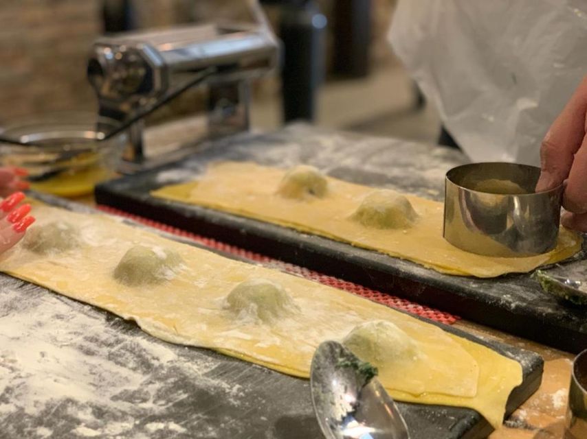 Rome: Authentic Roman Restaurant Dining Experience & Wine - Il Segreto in Prati, Rome: a classic dinner setting