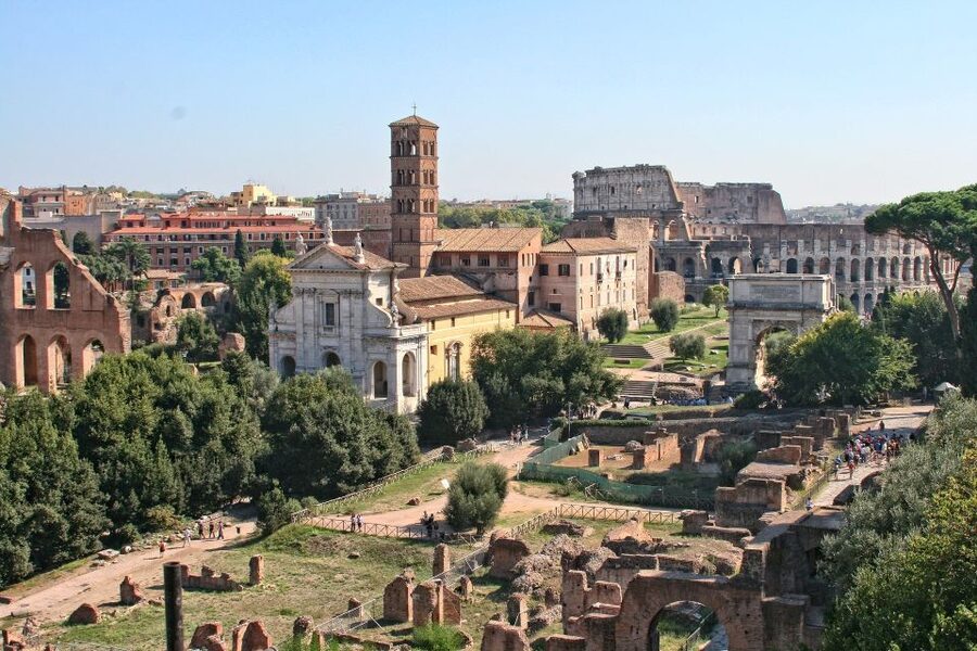 Rome: Best of Colosseum and Roman Forum Guided Tour - Entering the Colosseum: Nero, gladiators, and the myths you can test