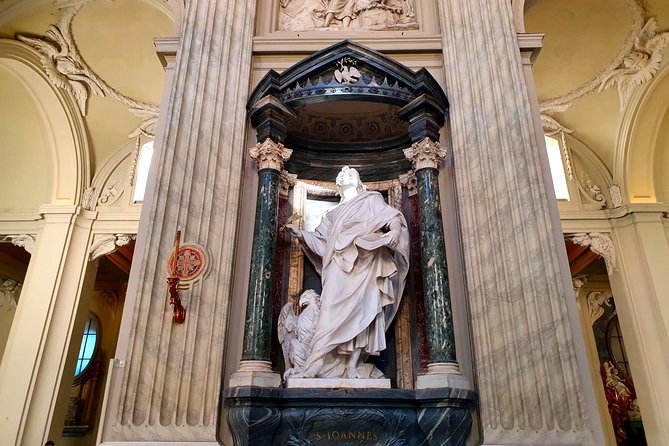 Rome: Between Holy Doors Small Group Walking Tour - San Pietro in Vincoli: Michelangelo’s Moses and the chain story
