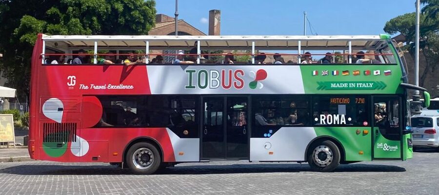 Rome: BigBus&RomeBoat Hop-On Hop-Off Bus and Boat Combo - What the audio guide does well while you ride