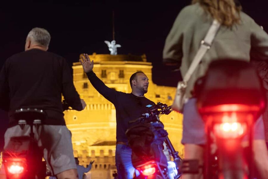 Rome by Night: E-bike Small Group Tour -Food & Wine (Option) - Pantheon, Trevi Fountain, and Piazza Navona at night