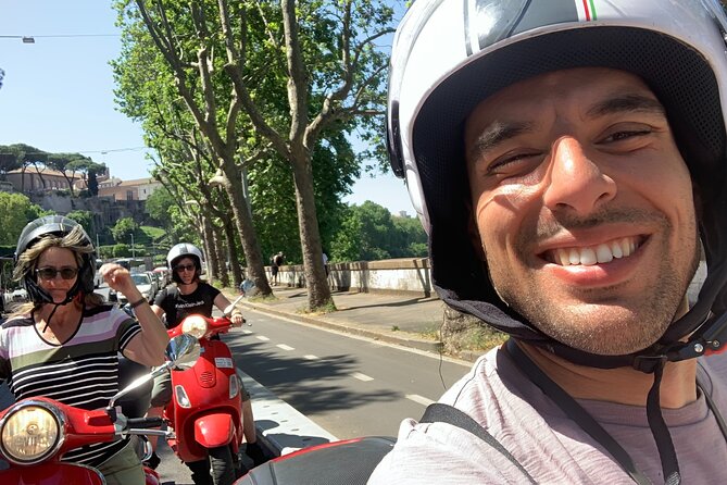 Rome by Vespa – Vespa Tour with Local Guide Francesco - Trevi Fountain and the coin toss tradition, timed at street level