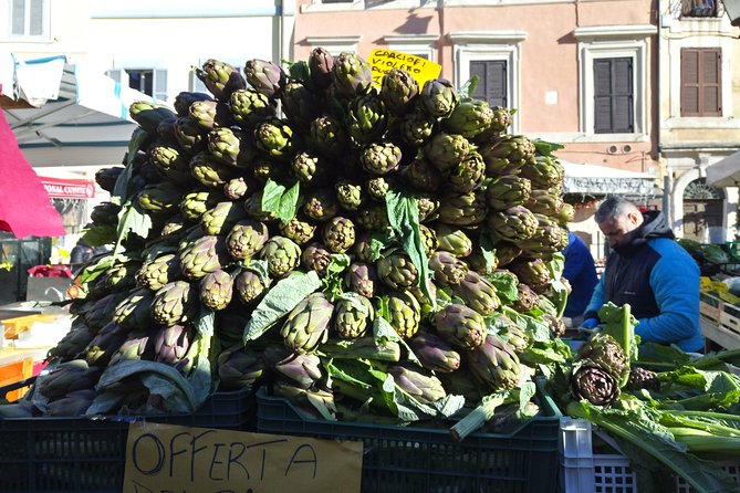 Rome Campo de Fiori and Jewish Ghetto Street Food Tour - Largo Argentina, Piazza della Minerva, and Sant’ Eustachio: pacing plus place