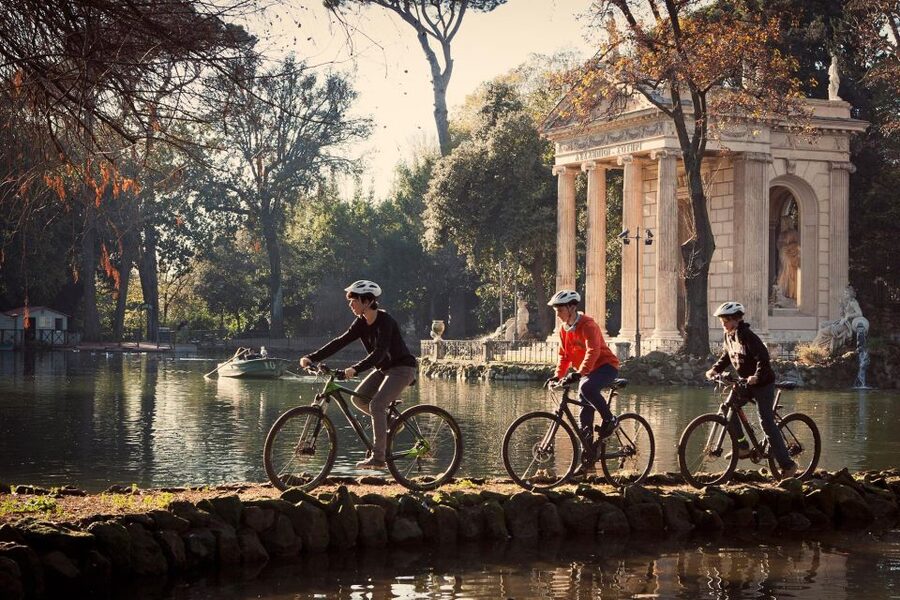 Rome: Cannondale E-Bike Tour of Top Landmarks & More - Colosseum area: a landmark stop without the stress