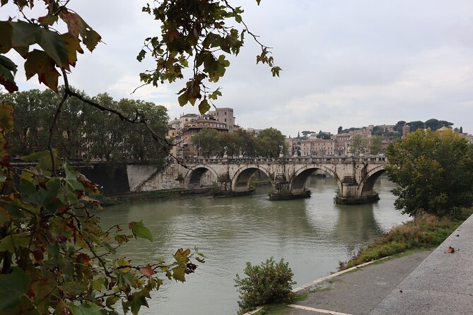 Rome: Castel Sant'Angelo Guided Tour - Ponte SantAngelo and the angels sculptures moment