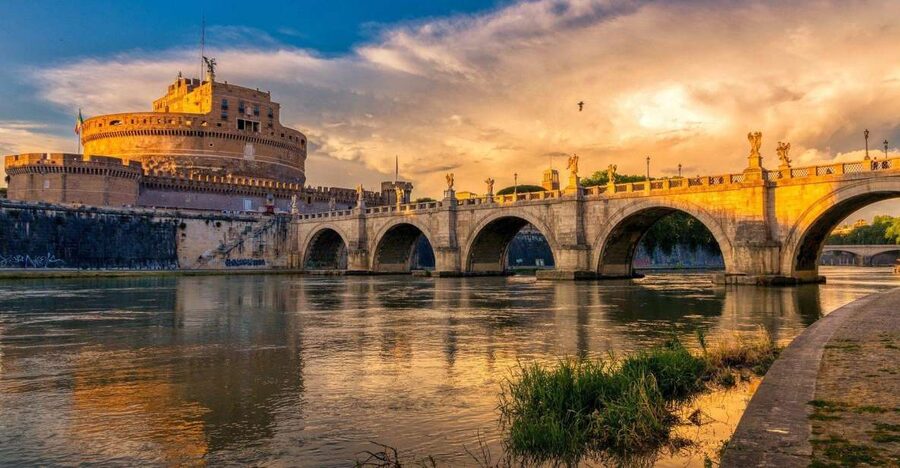 Rome: Castel Sant'Angelo Tour With Skip-the-line Access - Getting oriented at St. Angelo Bridge