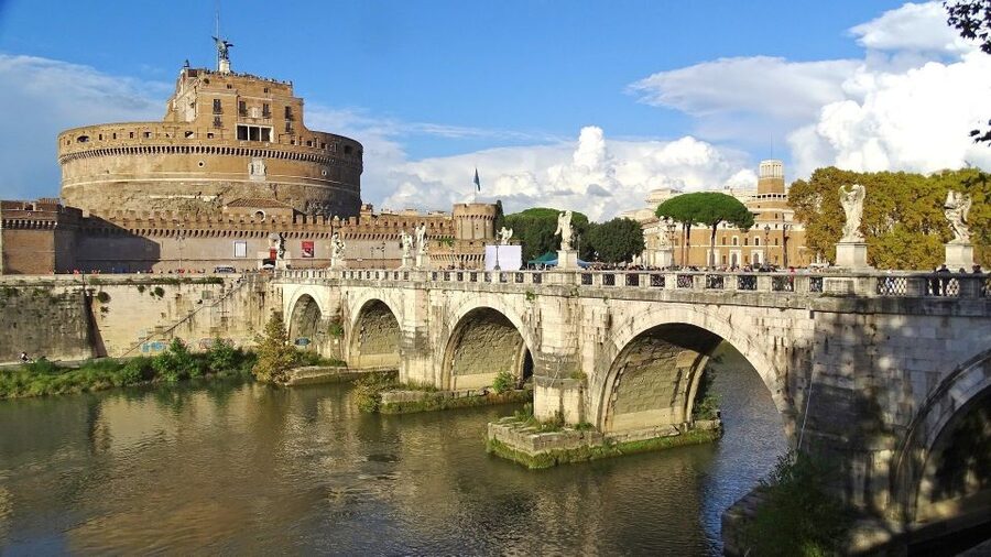 Rome: Castel Sant'Angelo Tour With Skip-the-line Access - Papal corridors, apartments, and the castle’s big makeover