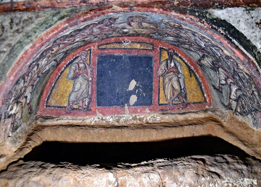 Rome: Catacombs Express ENGLISH Guided Tour - SKIP THE LINE - Oldest frescoes of Peter and Paul, plus Last Supper scenes