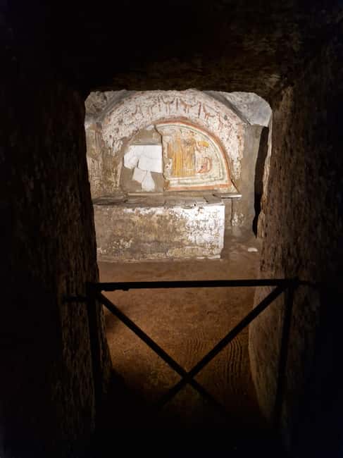 Rome: Catacombs Skip-the-Line Tour in English - Small groups, storytelling style, and how guides shape your experience