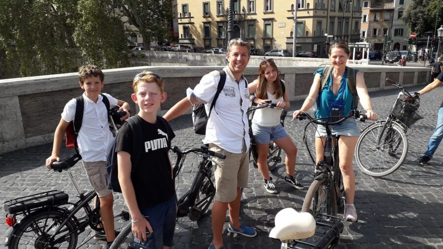 Rome: City Highlights E-Bicycle Tour - Piazza dei Calcarari Start: What the First Minutes Set Up