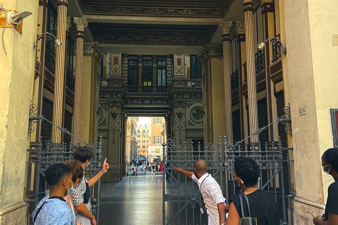Rome City, Pantheon, and Trevi Fountain Walking Tour - Piazza Venezia and the ancient-to-modern viewpoint story