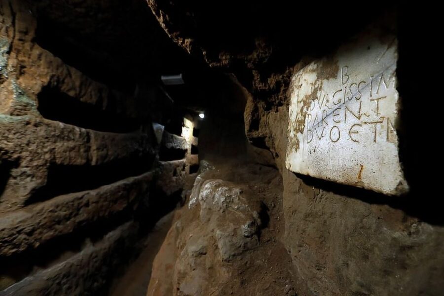 Rome: Colosseum, Ancient Rome and Catacombs Tours & Tickets - Guided vs self-audio: pick the right format for your brain