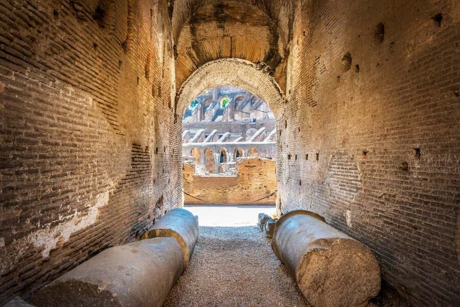 Rome: Colosseum Express Tour with Forum and Palatine Access - Inside the Colosseum in 60 minutes: what your guide will emphasize