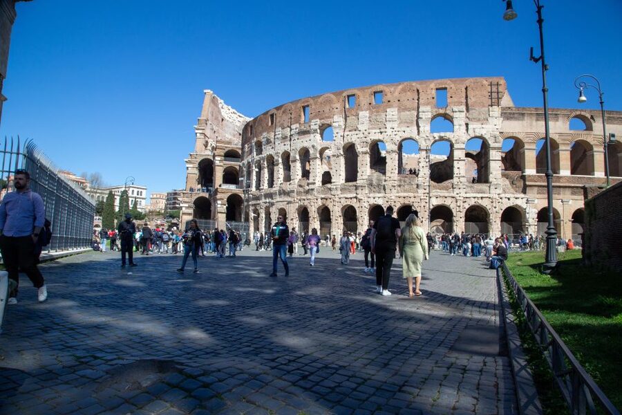 Rome: Colosseum Express Tour with Forum and Palatine Access - Palatine Hill viewpoints and the imperial neighborhood feeling