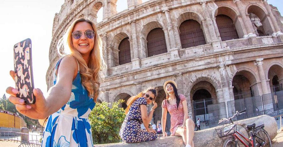 Rome: Colosseum, Forum, and Palatine Hill Guided Tour - Roman Forum: government buildings and power you can picture
