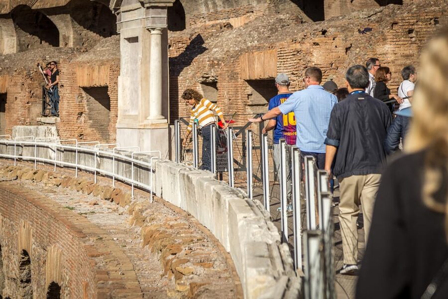 Rome: Colosseum, Forum, & Palatine Hill Entry & Audioguide - Roman Forum Entry: Turning the Phone Guide Into a Walking Story