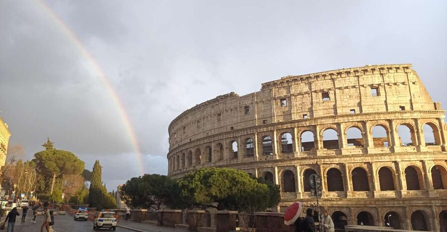 Rome: Colosseum, Palatine Hill, & Roman Forum Walking Tour - The Roman Forum on foot: the political center in ruins