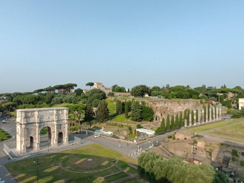 Rome: Colosseum, Palatine Hill, & Roman Forum Walking Tour - Language options and hearing-friendly setup