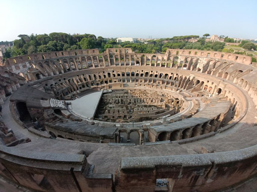 Rome: Colosseum, Palatine Hill, & Roman Forum Walking Tour - Entering the Colosseum: Levels 1 and 2 with a live guide
