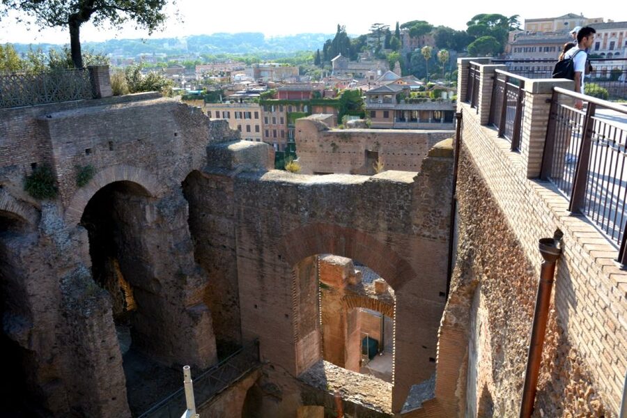 Rome: Colosseum & Roman Forum Guided Tour - Entering the Colosseum with the Group Lane