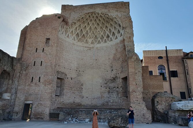 Rome: Colosseum, Roman Forum & Palatine Hill Experience - Audio guide setup: simple when your phone is ready