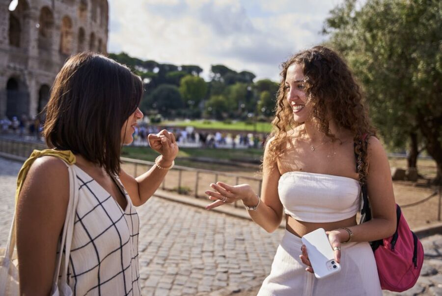 Rome: Colosseum, Roman Forum & Palatine Hill Group Tour - Language options: English and Spanish