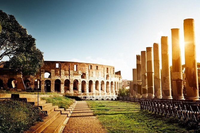 Rome: Colosseum, Roman Forum & Trajan's Market Exterior Tour - Via dei Fori Imperiali orientation: reading the city layout like a map