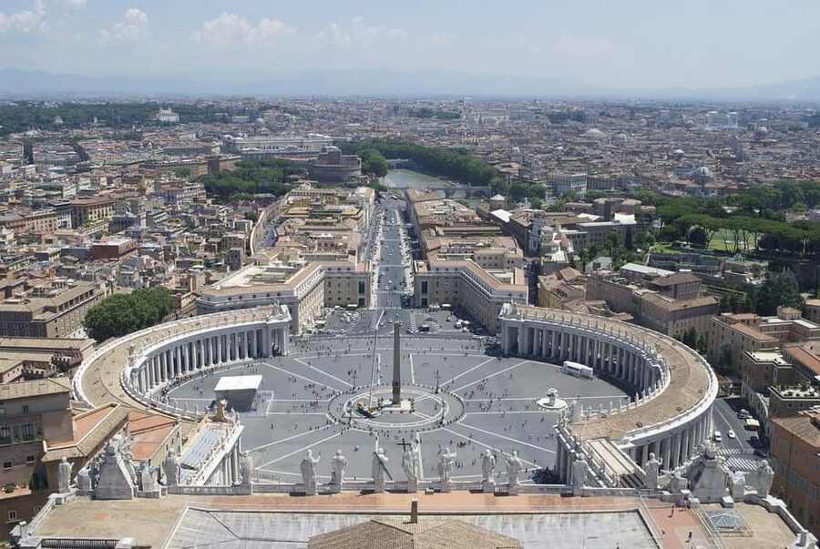 Rome: Complete Tour of St. Peter's Basilica & Dome's Access - Papal Caves: three meters down, where the mood changes