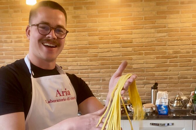 Rome : Cooking Class in a Real Roman Home in Trastevere - Entering a Real Roman Home in Trastevere