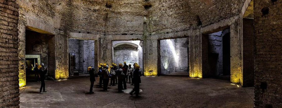 Rome: Domus Aurea Guided Tour and Virtual Reality Experience - Meeting at Colosseo: how to find the right staff