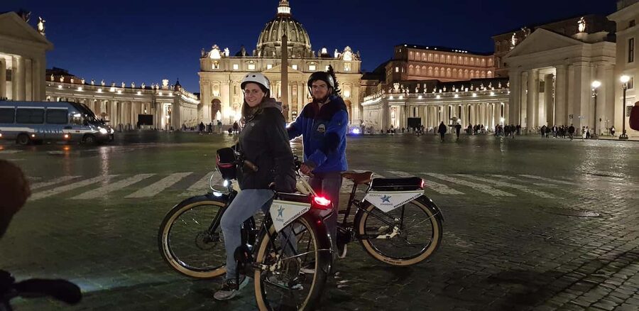 Rome: E-Bike Sunset Tour with Pizza Option - Colosseum Sunset Stop: The Big Moment First