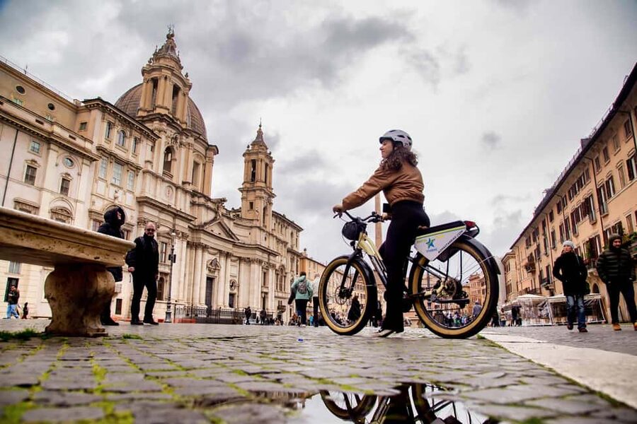 Rome: Early Morning E-Bike Tour - The 3D visor experience: Colosseum and Circus Maximus in virtual time