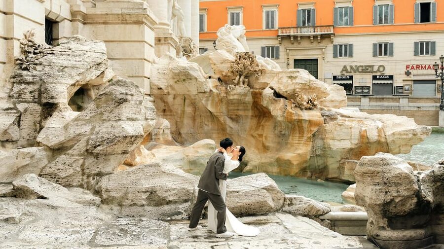 Rome: Early Morning Private Photoshoot at Iconic Landmarks - Posing help that reduces stress, not just takes pictures
