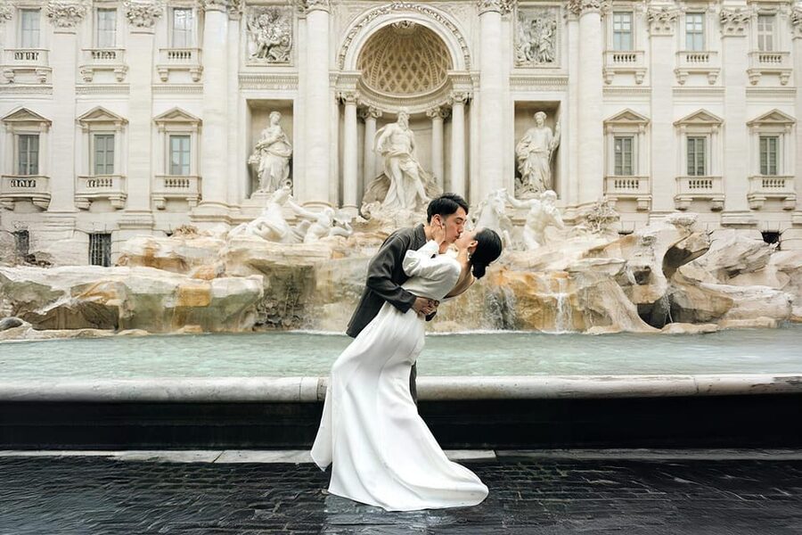 Rome: Early Morning Private Photoshoot at Iconic Landmarks - Trevi Fountain at sunrise: the photo you actually want
