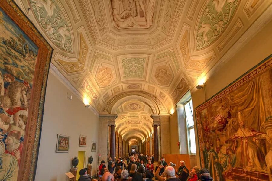 Rome: Entry Tickets to the Vatican Museum and Sistine Chapel - The host is help, not a live guide