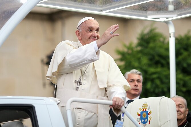 Rome: Escorted Papal Audience Experience with Entry Ticket - Getting your seats for the Pope mobile route
