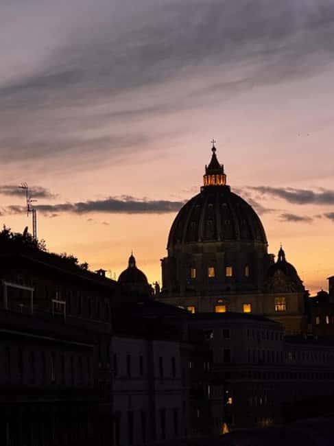 Rome: Evening Tour of Passetto di Borgo and Audio Guide App - Where You Start: Piazza della Città Leonina and the Corridor Story