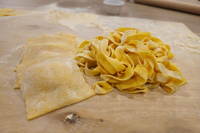 Rome Fresh Pasta & Tiramisu Cooking Class near Piazza Venezia - Meeting At Via del Plebiscito, 104, And How The Timing Feels