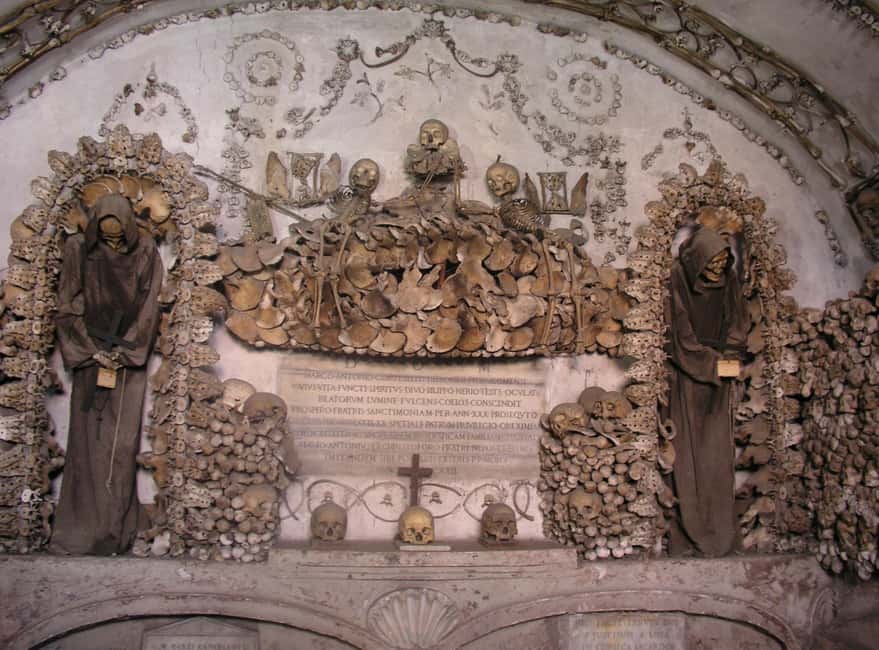 Rome: Ghosts & Bone Crypts Tours: 2 Tours, 1 Discount Ticket - Trevi, Pantheon, Navona: How the Night Walk Turns Landmarks Into Stories