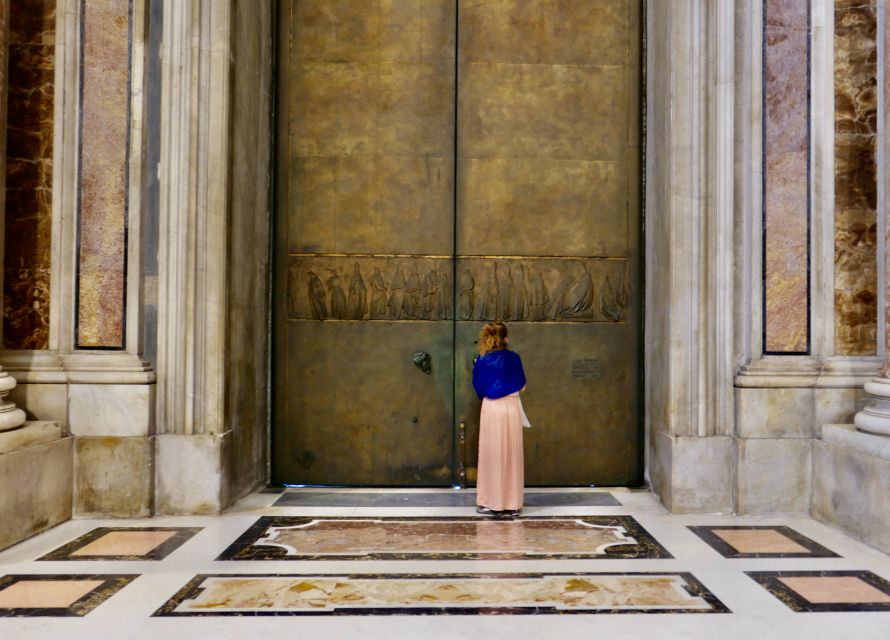 Rome: Guided Tour of St. Peter's Basilica with Dome Climb - St. Peter’s Square photo stop: get your bearings fast
