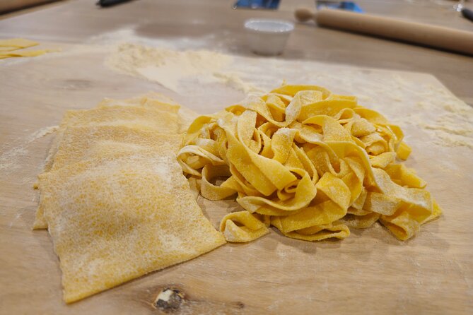 Rome: Hands-on Fettuccine, Ravioli & Tiramisu Cooking Class - Rome Pasta Class at Via Firenze: The Setting and Pace