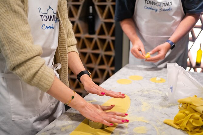 Rome: Hands-On Pasta & Gelato Cooking Class in the City’s Heart - Start at Palazzo Colonna, right where Rome feels walkable