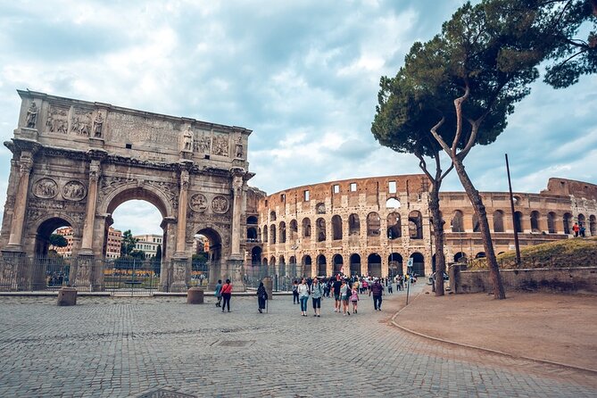 Rome in a Day: Hop on Hop Off Open Bus Sightseeing Tour - Summer Heat, Traffic, and Stop Queues: The Reality Check