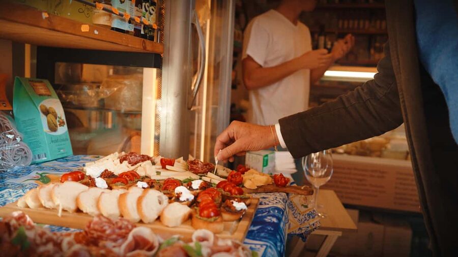 Rome in Comfort: 3-Hour Private Golf Cart Tour with Food Tasting - Practical tips to make your 3 hours count
