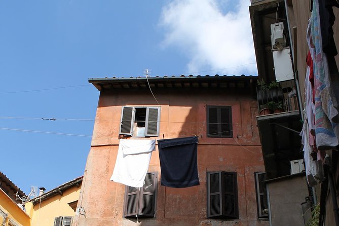 Rome Max 6 People Walking Tour: Pantheon, Trevi Fountain, Gelato - Guide quality matters, and you have strong signals