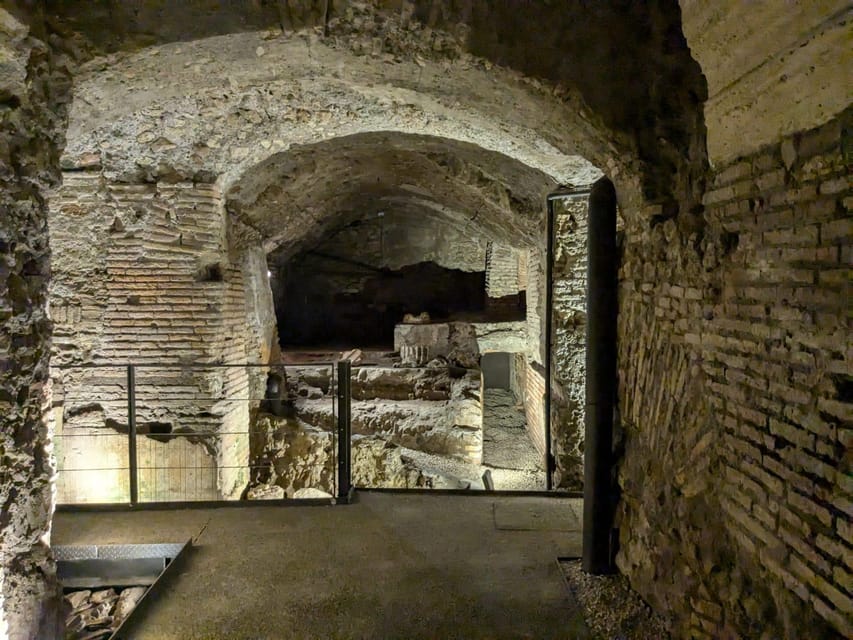 Rome: Navona Underground & Domitian Stadium Guided Tour - What you actually see during the walk, and what to bring