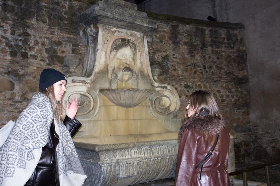 Rome Night Mysteries Guided Walking Tour - The Fountain of the Mask: a visual pause in the middle of the chills