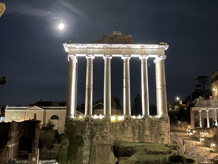 Rome: Nighttime Tour Outside the Colosseum with Local Guide - Vittorio Emanuele II Monument start: how the tour sets you up